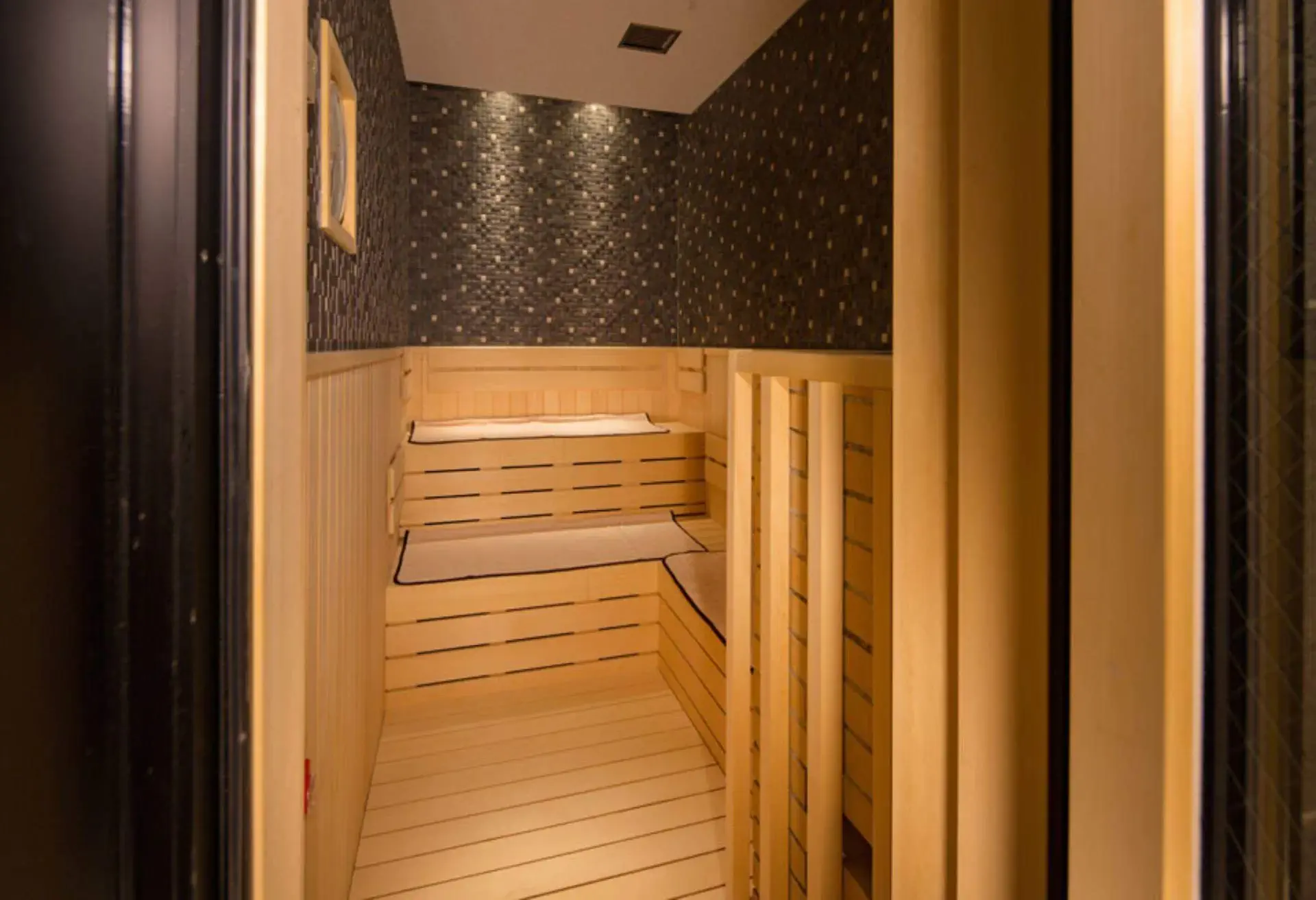 大阪站附近酒店推介,拉·弗里爾大阪蒙特利酒店,Hotel Monterey Le Frere Osaka