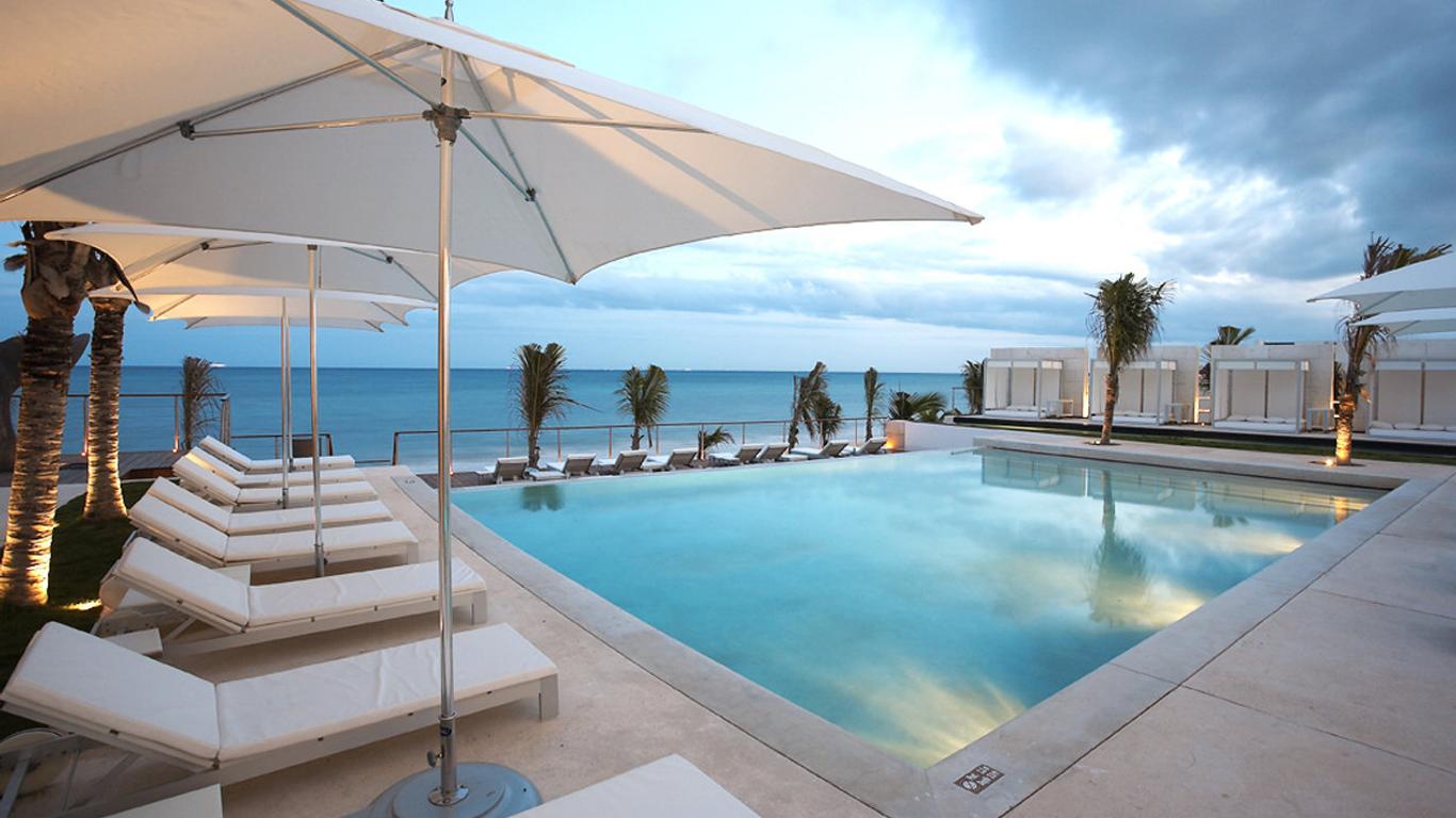 藍鑽奢華精品式酒店 - 只招待成人入住 - 卡曼海灘