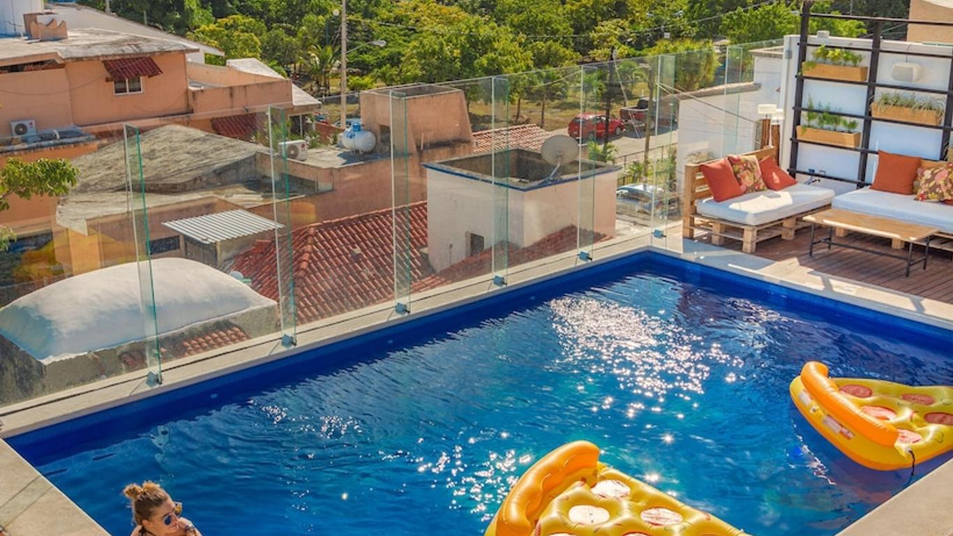 諾瑪德斯飯店 & 屋頂游泳池