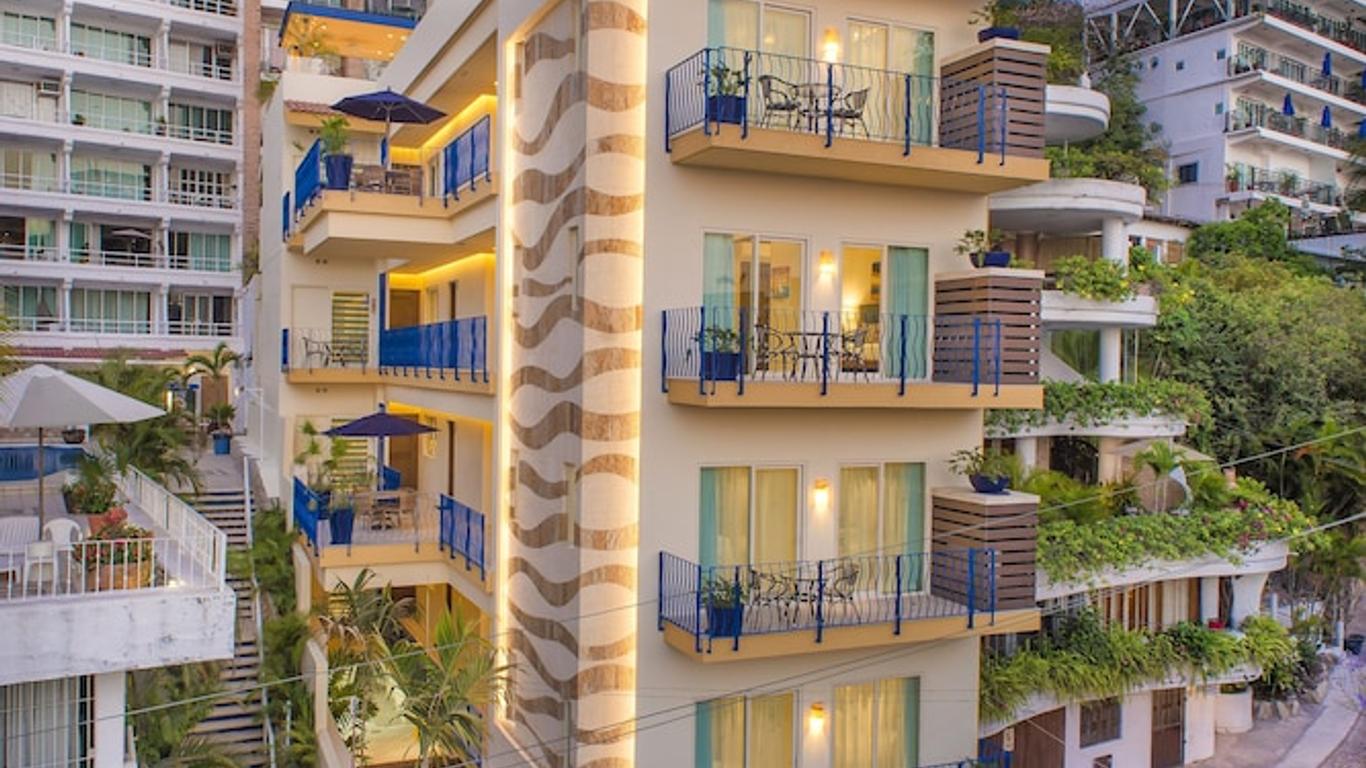 V 蔚藍豪華公寓式客房酒店 - 巴亞爾塔港酒店