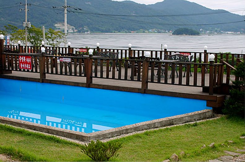 游泳池